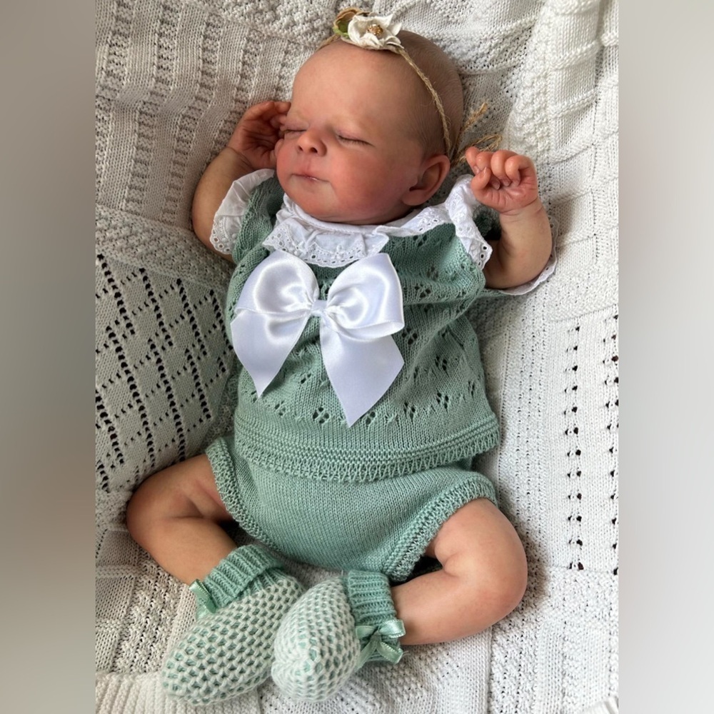 Reborn baby doll - realistic, painted with appropriate mottling of newborn - Picture 4 of 16